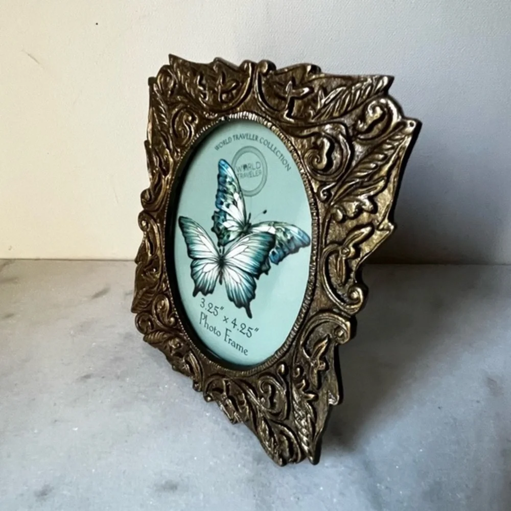 Antique gold metal or brass Photo Frame oval opening for 3.25”x4.25” photo